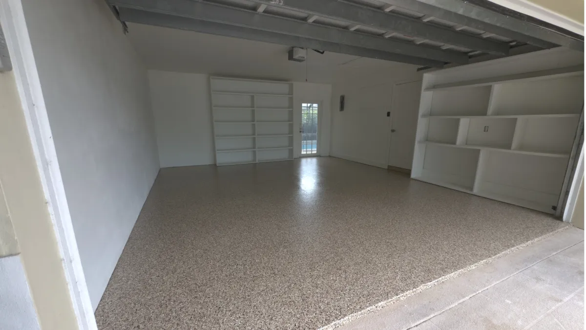 Flake epoxy floor coating